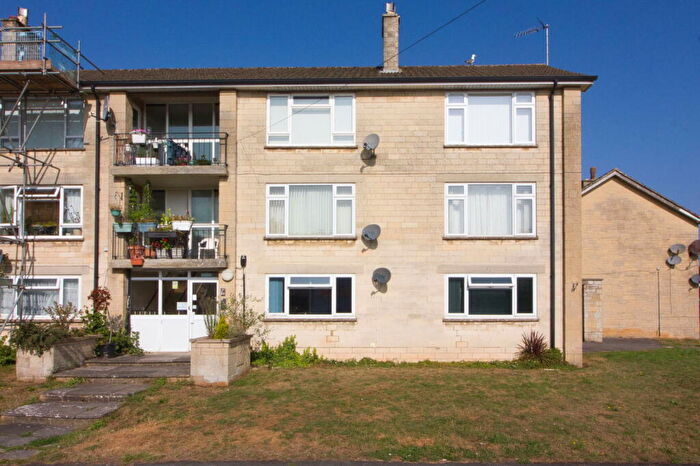 2 Bedroom Flat For Sale In Bankwaters Road, Corsham, SN13