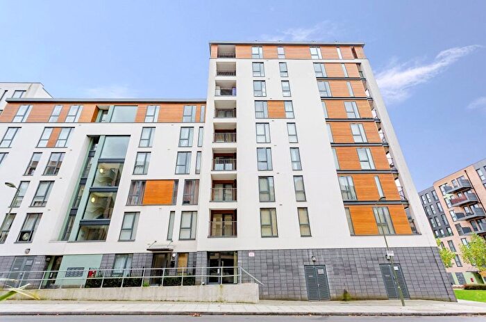 3 Bedroom Flat To Rent In Charcot Road, London, NW9