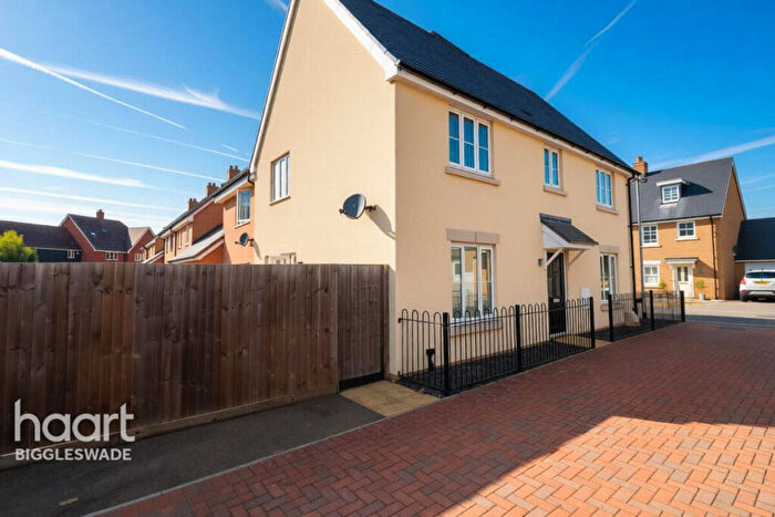 4 Bedroom Semi-Detached House For Sale In Parry Rise, Bigglewade, SG18