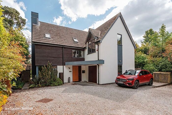 4 Bedroom Detached House For Sale In Fitzharris Avenue, Bournemouth, BH9