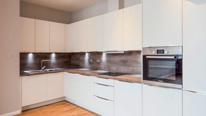 2 Bedroom Flat To Rent In Shacklewell Lane, London, E8