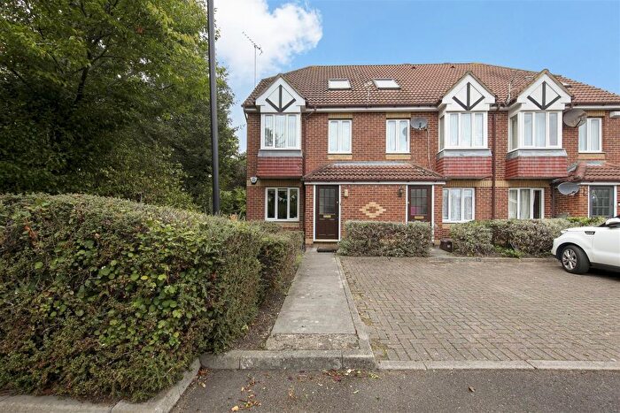 1 Bedroom Block Of Flats For Sale In Dorset Mews, Finchley, N3
