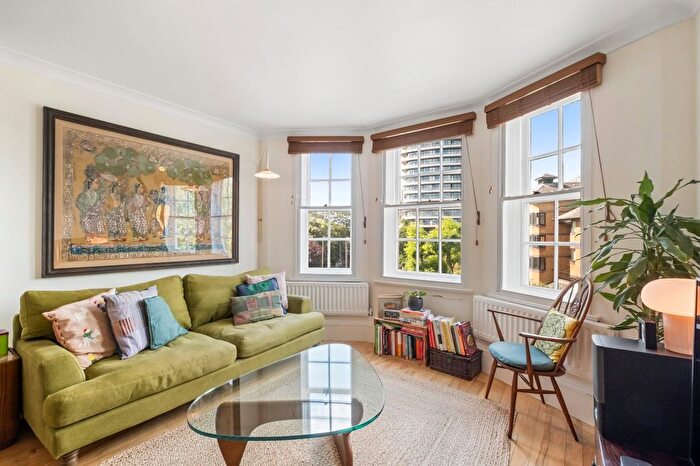2 Bedroom Flat For Sale In Vicarage Crescent, London, SW11