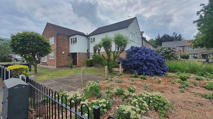 1 Bedroom Flat For Sale In Curzon Crescent, Barking, IG11
