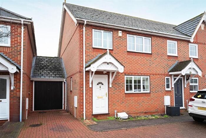 3 Bedroom End Of Terrace House To Rent In Selwyn Close, Windsor, SL4