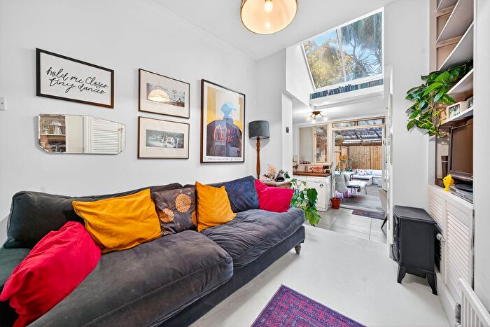 1 Bedroom Flat For Sale In Hertslet Road, London, N7