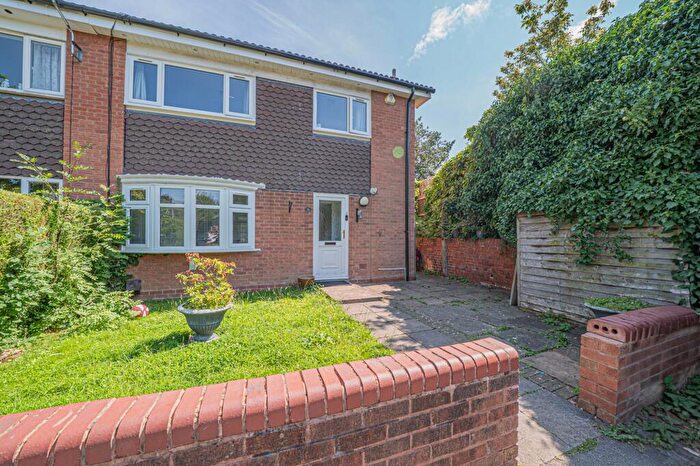 4 Bedroom End Of Terrace House For Sale In Coplow Close, Balsall Common, CV7