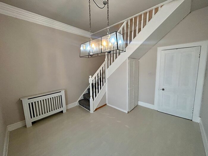 3 Bedroom Flat To Rent In Pitkerro Road, Dundee, DD4