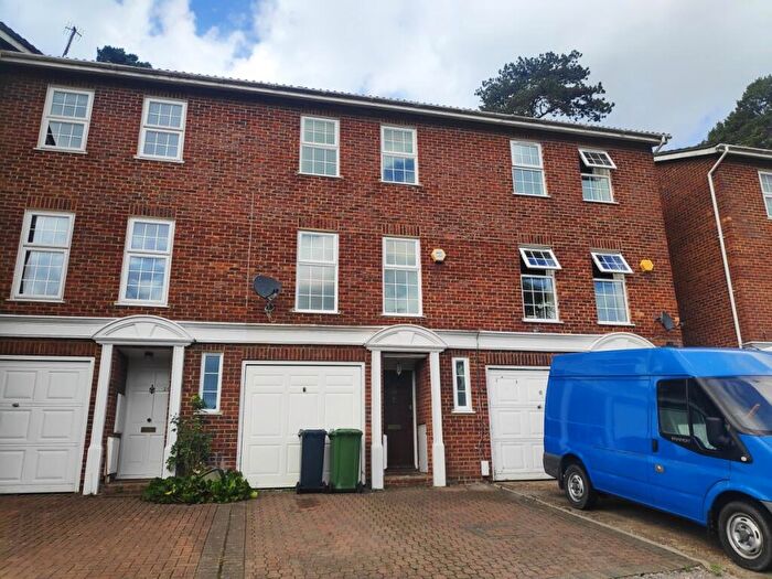 3 Bedroom Terraced House To Rent In Furze Close, Redhill, RH1