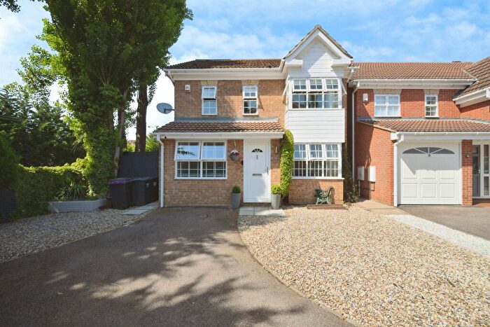 4 Bedroom Detached House For Sale In Lawrence Avenue, Stanstead Abbotts, Ware, SG12