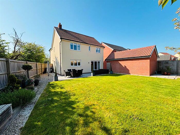 4 Bedroom Detached House For Sale In Telford Drive, Melksham, SN12