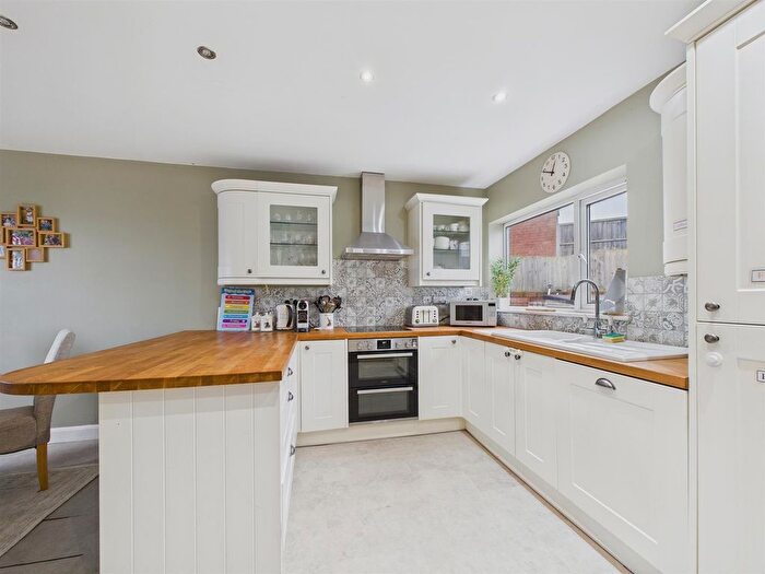 3 Bedroom Semi-detached House For Sale In Longridge Road, Malvern, WR14