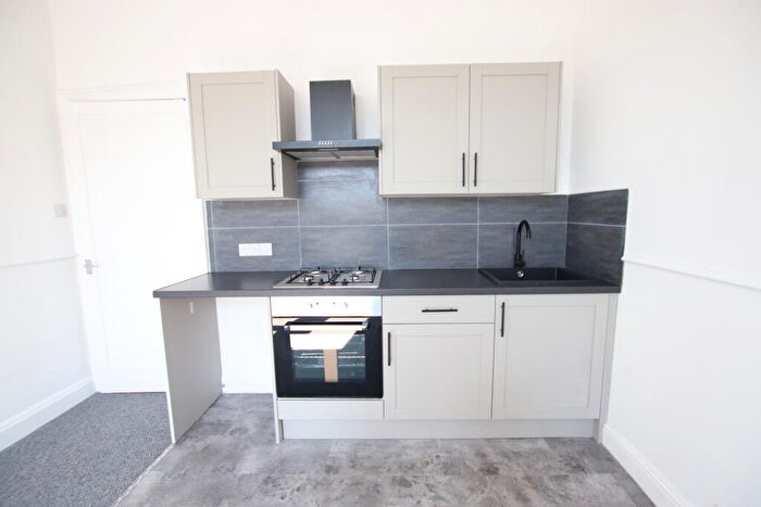 2 Bedroom Flat To Rent In High Street, Lochee, DD2