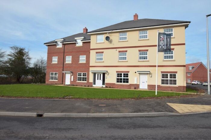 2 Bedroom Flat To Rent In Hayes Drive, Three Mile Cross, Reading, RG7