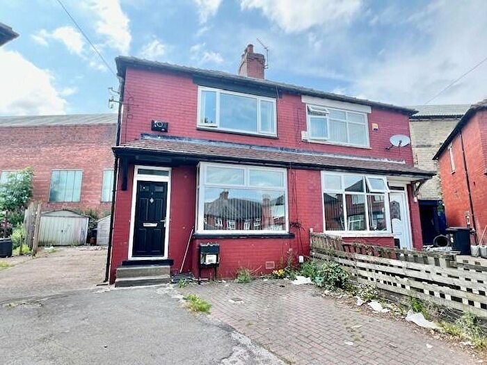 2 Bedroom House To Rent In Clifton Avenue, Halifax, HX1