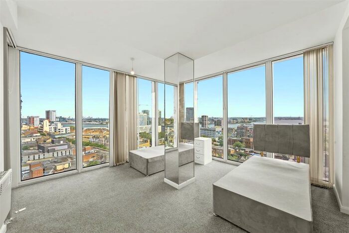 3 Bedroom Flat To Rent In Greens End, Woolwich, SE18