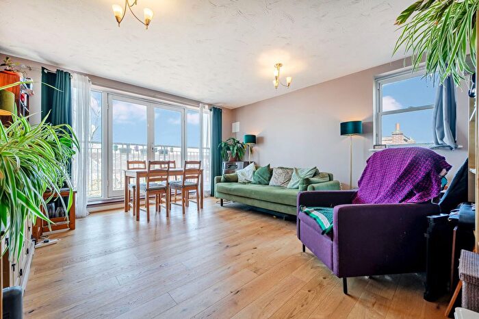 2 Bedroom Flat For Sale In Commissioners Court, Chatham, Kent., ME4