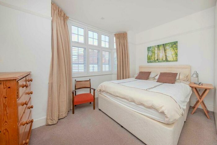 2 Bedroom Flat For Sale In Surbiton Crescent, Surbiton, KT1