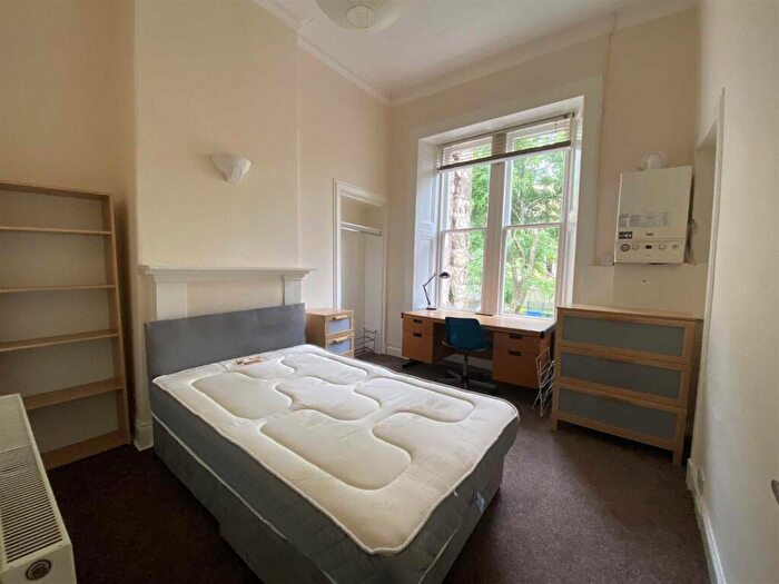 3 Bedroom Flat To Rent In Kersland Street, Hillhead, Glasgow, G12
