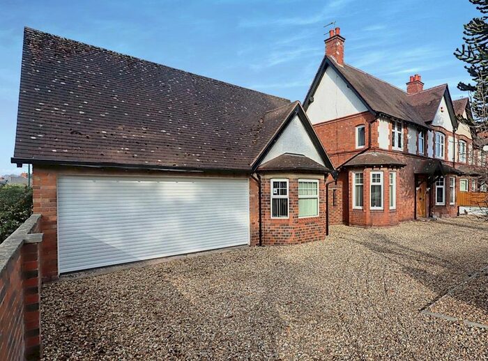 5 Bedroom Property To Rent In Penn Road, Penn, Wolverhampton, WV4