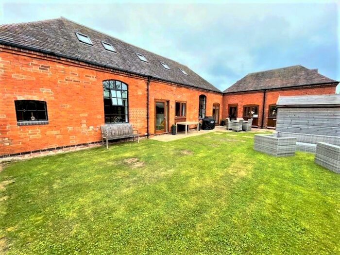 3 Bedroom Barn Conversion To Rent In Upper Skilts Court, Gorcott Hil, Beoley, B98