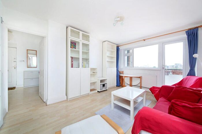 2 Bedroom Flat For Sale In Lindsay Court, Battersea High Street, SW11