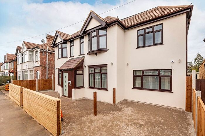 Studio To Rent In Hounslow Avenue, Hounslow, TW3