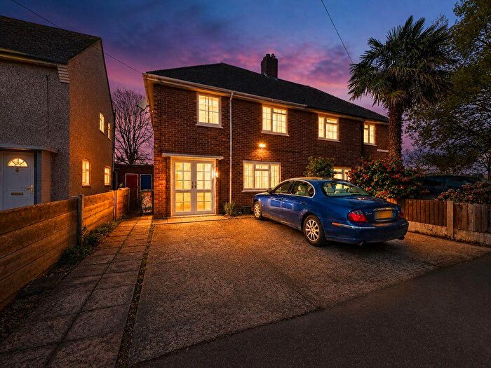 3 Bedroom Semi-Detached House For Sale In Orchard Road, South Ockendon, RM15