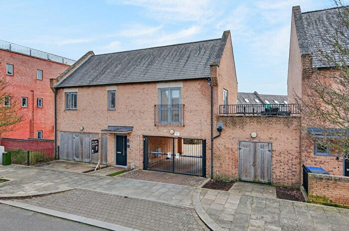 2 Bedroom Flat For Sale In Clover Street, Northampton, NN5