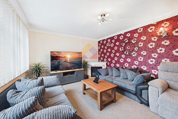 3 Bedroom Terraced House For Sale In Hillside Gardens, Braintree, CM7