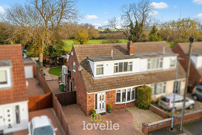 3 Bedroom Semi Detached House For Sale In St Crispin Close, North Killingholme, DN40