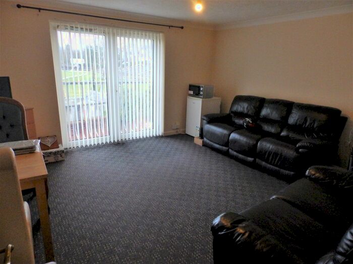 2 Bedroom Flat To Rent In St. Helens Avenue, Brynmill, Swansea, SA1