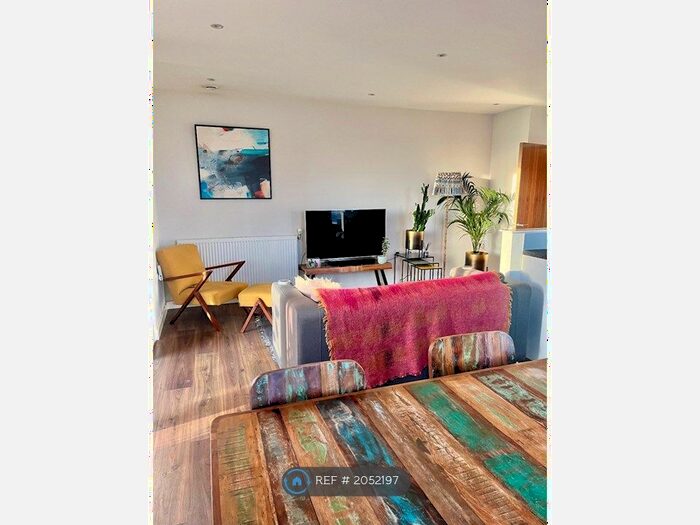 2 Bedroom Flat To Rent In Linnet House, London, E10