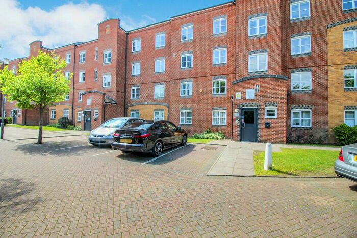 2 Bedroom Apartment To Rent In Otter Close, Stratford, E15
