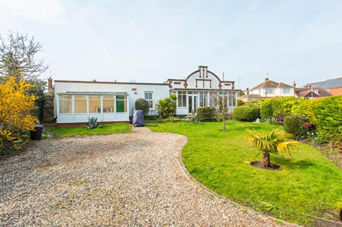 3 Bedroom Bungalow For Sale In The Broadway, Herne Bay, Kent, CT6
