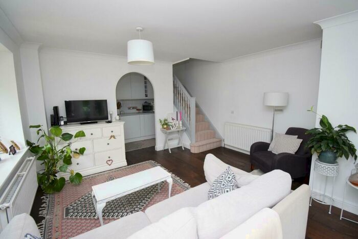 1 Bedroom House To Rent In Littlebrook Avenue, Nr Burnham, Slough, Berkshire, SL2