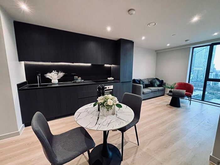 1 Bedroom Flat To Rent In Apartment Waterhouse Gardens, Great Ducie Street, Manchester, M3