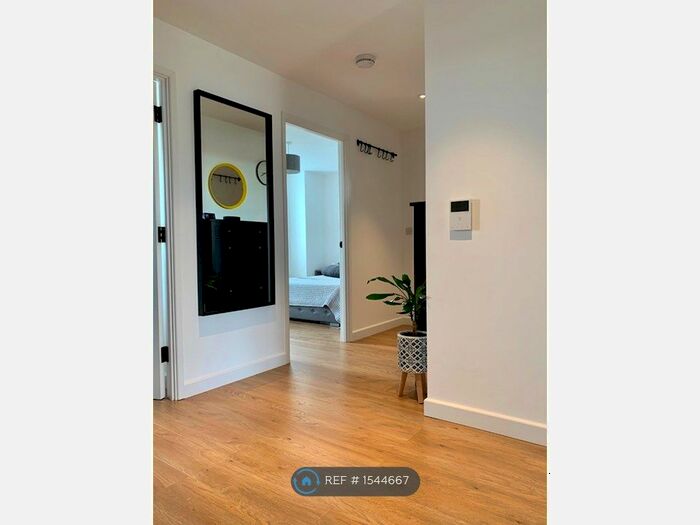 2 Bedroom Flat To Rent In Paxton House, London, SE25