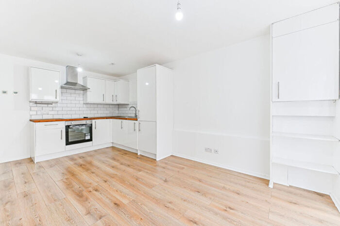 2 Bedroom Flat For Sale In Claret Gardens, South Norwood, London, SE25