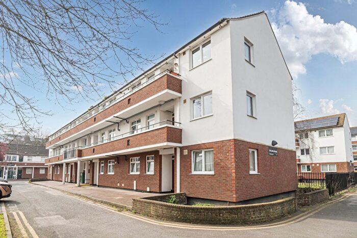 3 Bedroom Maisonette For Sale In Armitage Road, Greenwich, SE10