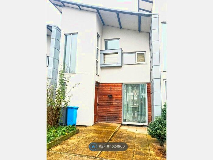 3 Bedroom Terraced House To Rent In Commonwealth Avenue, Manchester, M11