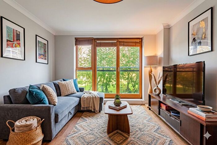 3 Bedroom Flat For Sale In Southgate Road, London, N1