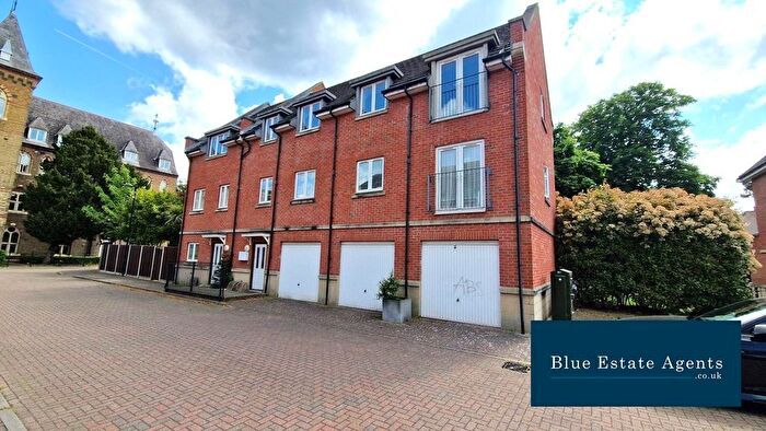 2 Bedroom Flat For Sale In Academy Place, Isleworth, TW7