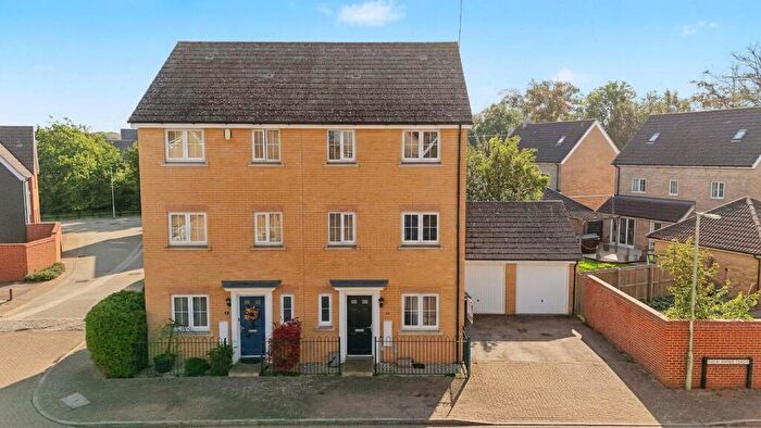 4 Bedroom Semi-Detached House For Sale In Hornbeam Avenue, Red Lodge, IP28