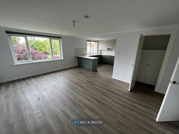 2 Bedroom Flat To Rent In Buchanan Drive, Newton Mearns, Glasgow, G77