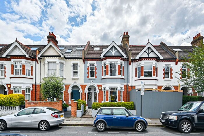 3 Bedroom Flat For Sale In Harbord Street, Bishop's Park, London, SW6