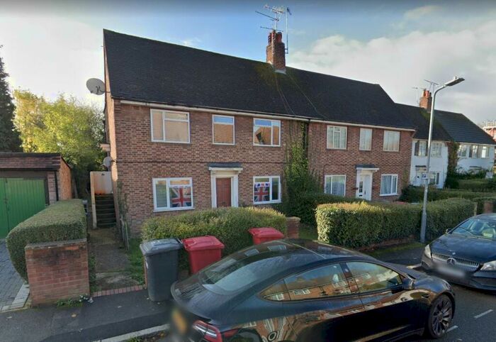 3 Bedroom Maisonette To Rent In Beechwood Gardens, Slough, SL1