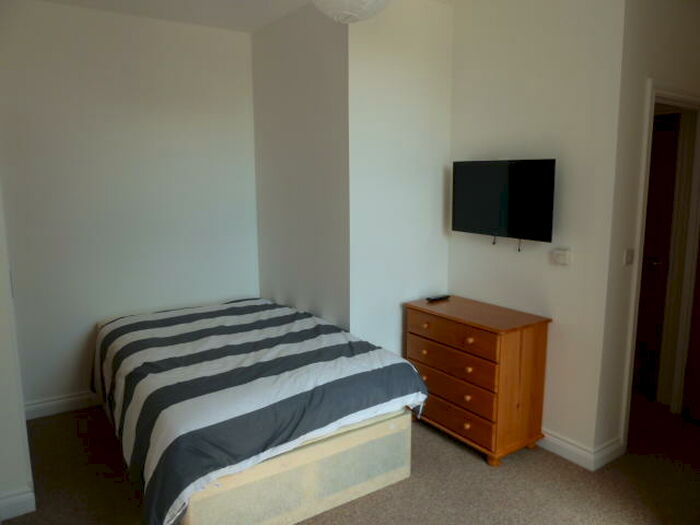 Studio To Rent In Whitefield Tce, Flat, PL4