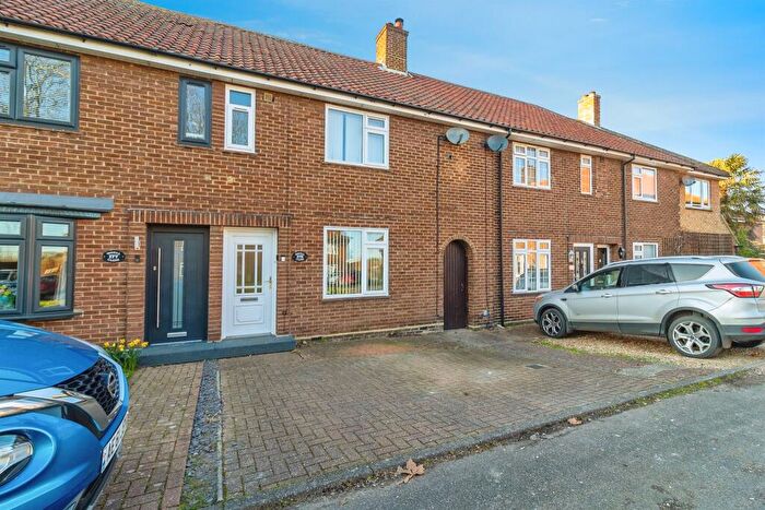 3 Bedroom Terraced House For Sale In Wavell Close, Stewartby, Bedford, MK43