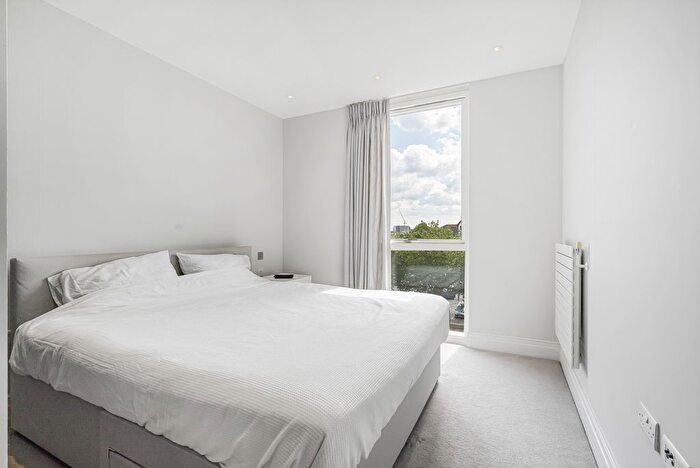 1 Bedroom Flat To Rent In Hamond Court, Queenshurst Square, Kingston Upon Thames, Surrey, KT2